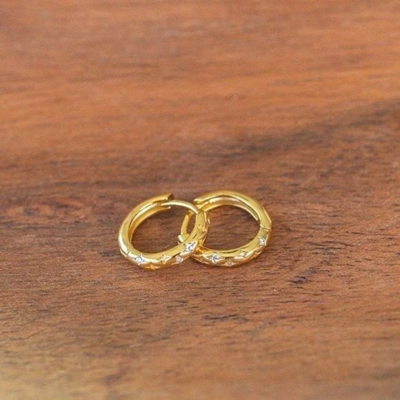 Minimalist Gold Tiny Huggie Hoop Earrings Star Engraved Cubic Zirconia Dainty - Picture 4 of 9